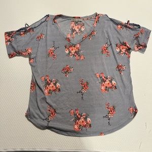 Short sleeved top